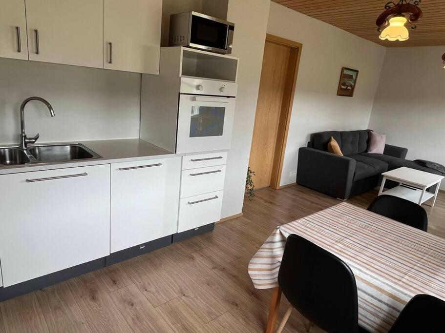 Black Valley Apartment Thoroddsstathir Экстерьер фото