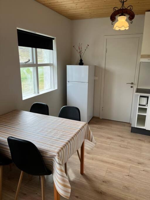 Black Valley Apartment Thoroddsstathir Экстерьер фото