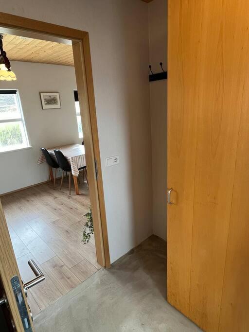 Black Valley Apartment Thoroddsstathir Экстерьер фото