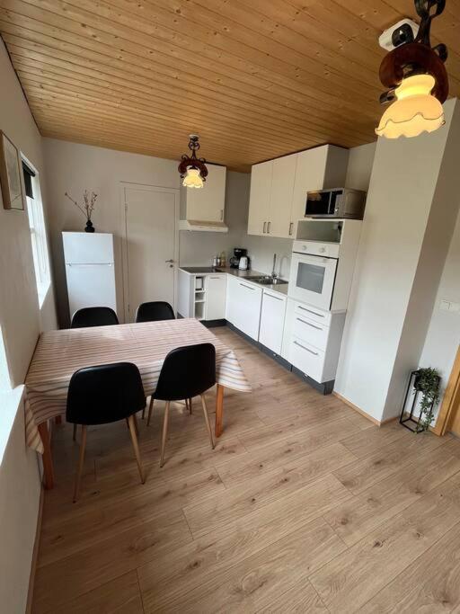 Black Valley Apartment Thoroddsstathir Экстерьер фото