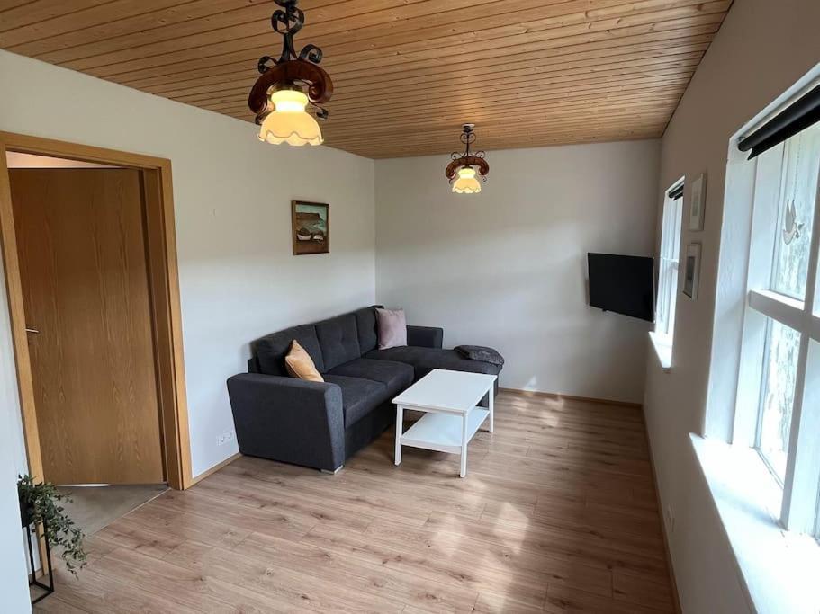 Black Valley Apartment Thoroddsstathir Экстерьер фото